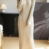 Merinoullblandning med V-ringad Ribbad Bodycon Stickad Klänning