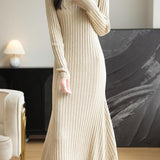 Merinoullblandning med V-ringad Ribbad Bodycon Stickad Klänning
