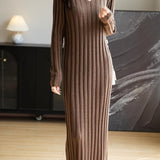 Merinoullblandning med V-ringad Ribbad Bodycon Stickad Klänning