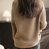 Suéter 100% lã merino waffle tricotado com gola redonda