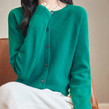 100% 메리노 울 크루넥 카디건 스웨터