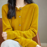 100% 메리노 울 크루넥 카디건 스웨터