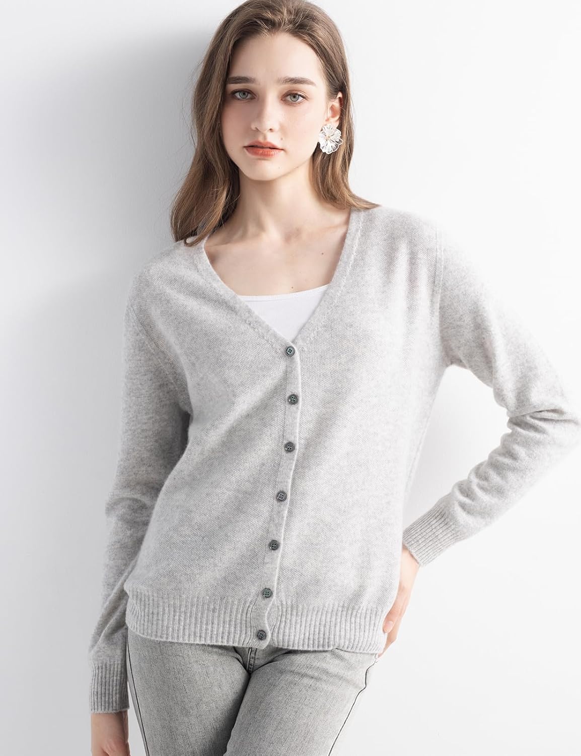 モンゴルのVネックニットカシミアカーディガン