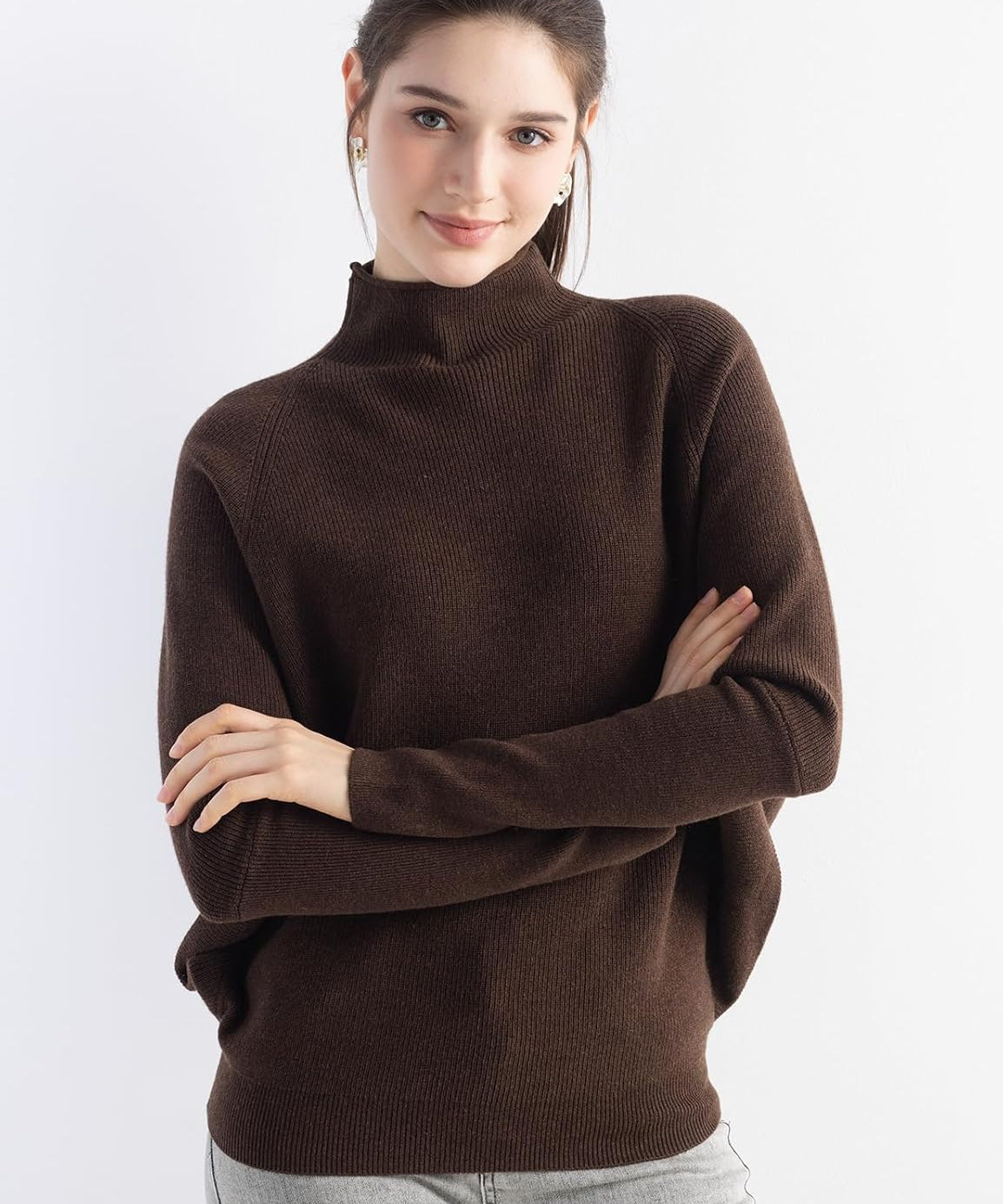 Maglione oversize lavorato a maglia a pipistrello con collo a lupetto in misto lana merino