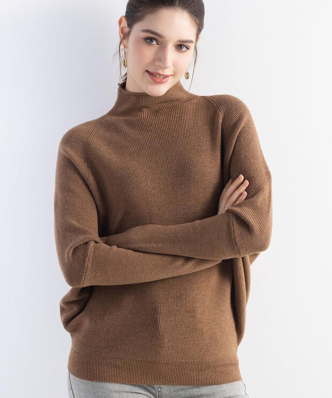 Maglione oversize lavorato a maglia a pipistrello con collo a lupetto in misto lana merino