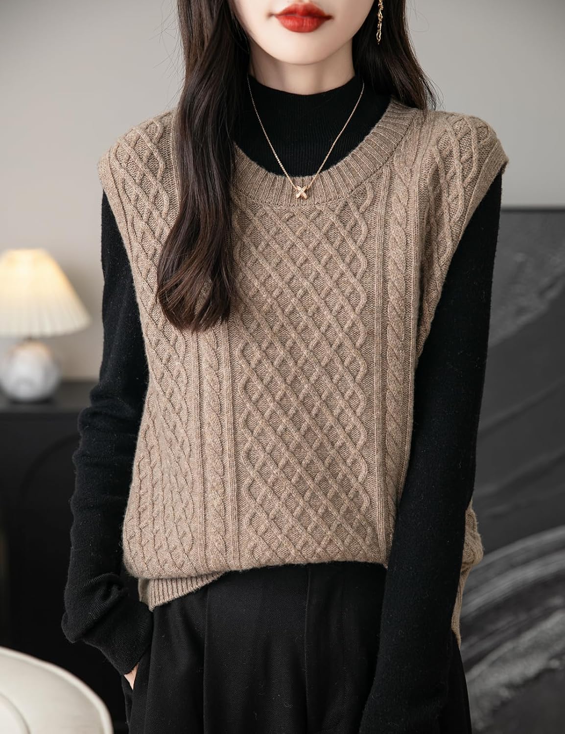 Women's 100% Merino Wool Sweater Vest 2025 Fall Winter Vintage Cable Crew Neck Sleeveless Knit Sweater Vest
