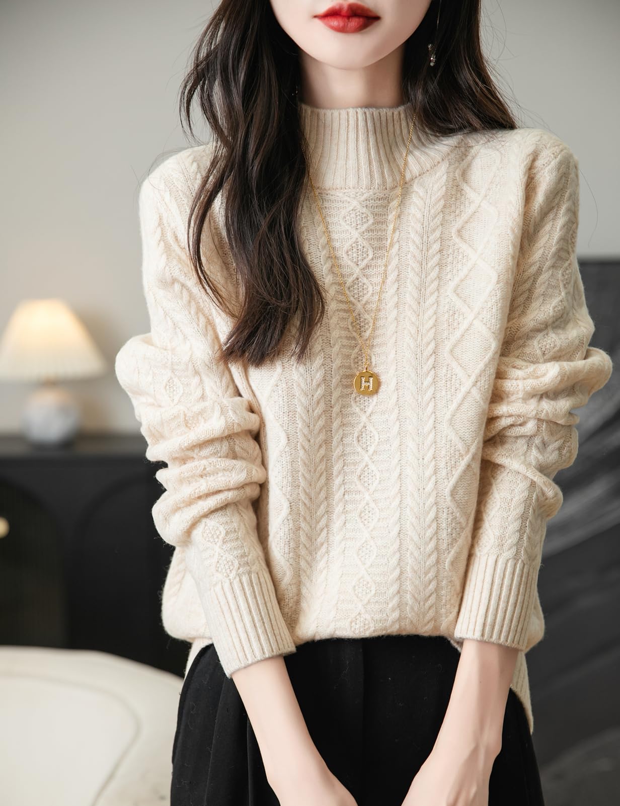 100% 메리노 울 목넥 케이블 스웨터